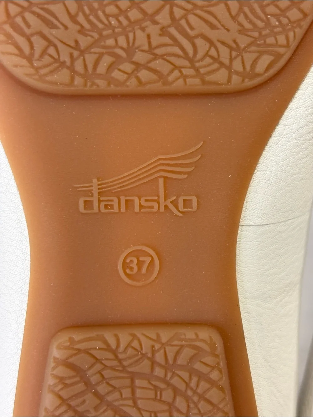 ***NEW*** DANSKO MOLLIE White Ballet Flats SZ 37 / SZ 7 $150
